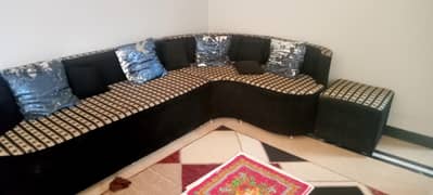 L shaped with dewan with center table