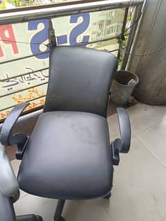 3x office chairs