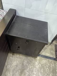 Bed + mattress + 2 sides tables