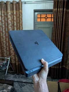 PS4 Slim 500GB 10/10 with Heavy Titles