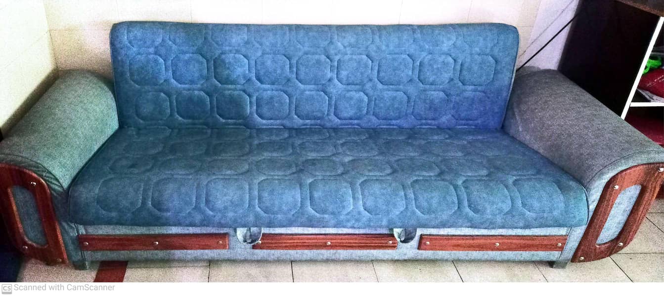 Sofa Com Bed with moltyfoam in excellent condition is available 4