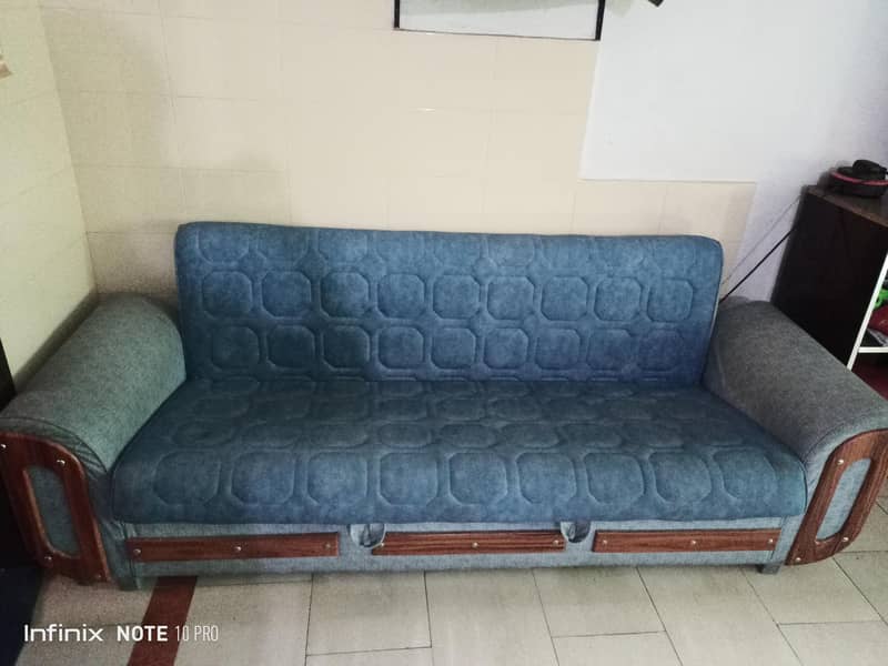 Sofa Com Bed with moltyfoam in excellent condition is available 9