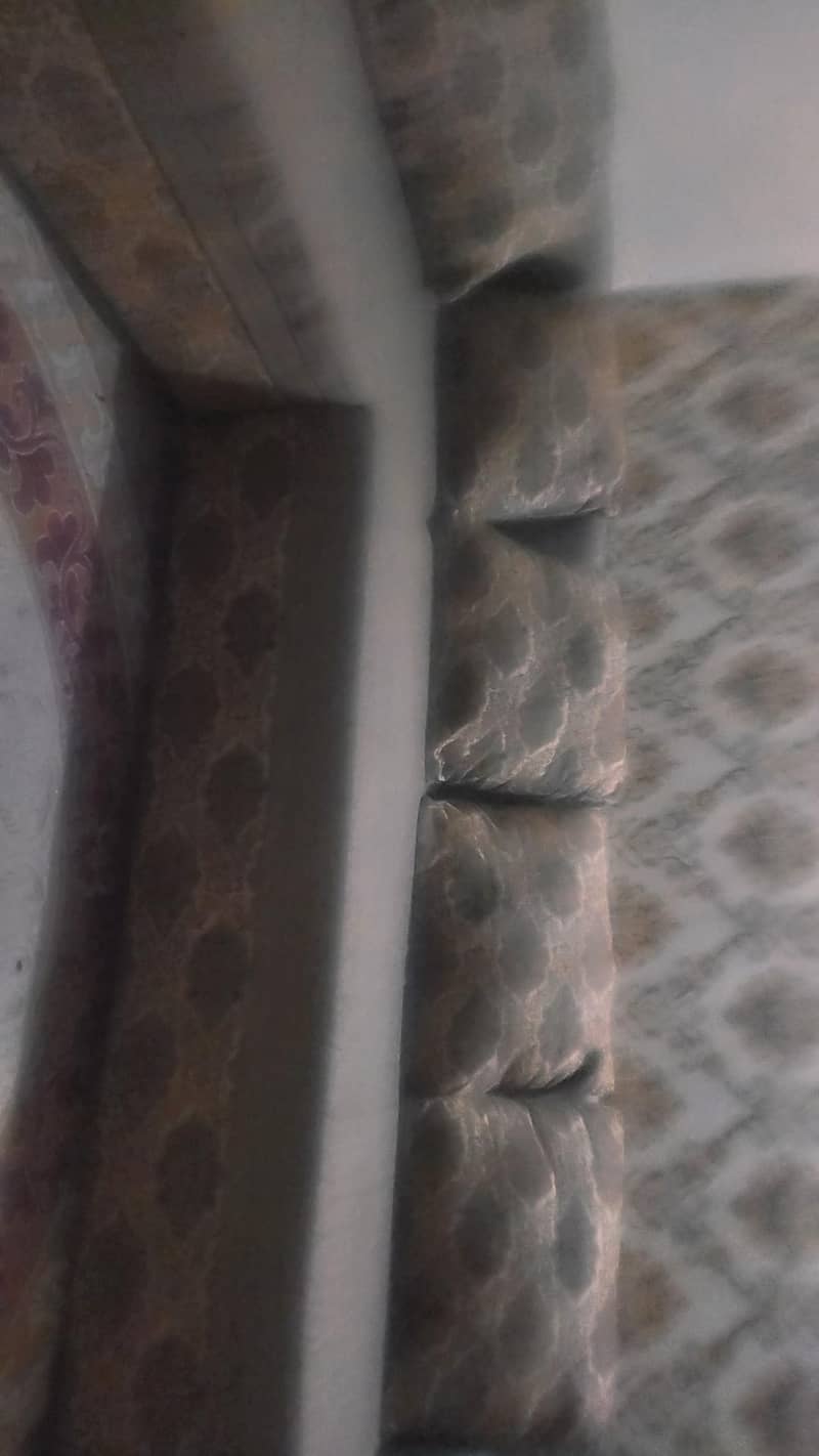 L shape sofa with comfy and a sofa cumbed 4