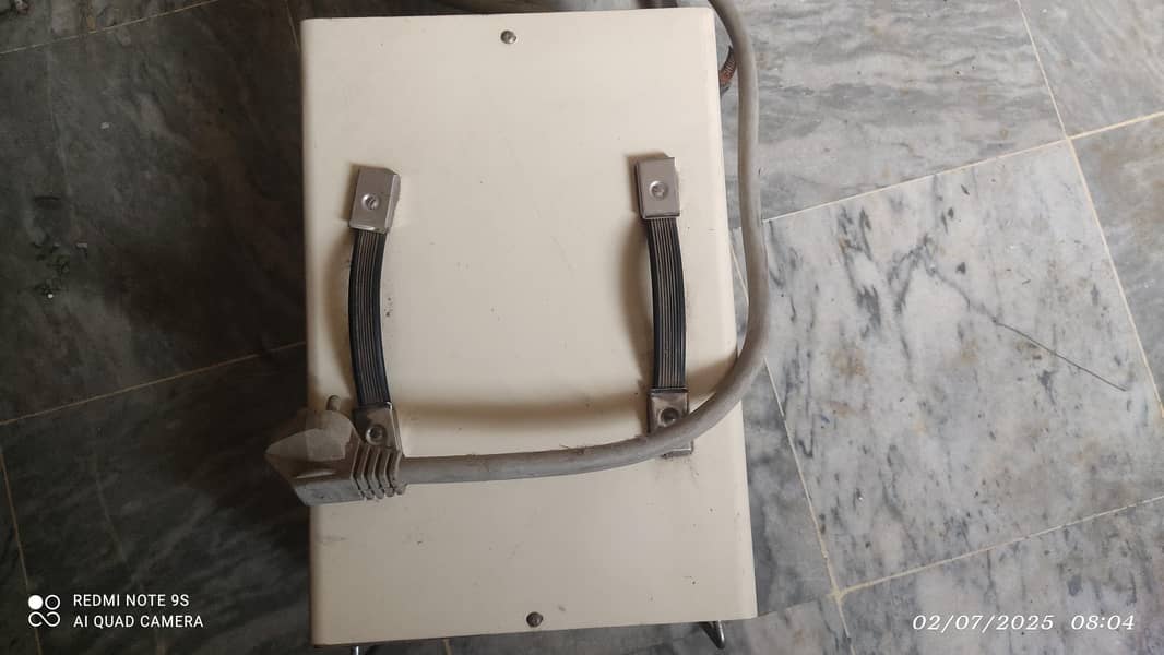 Easytech A70 Voltage Stabilizer  2