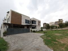 Tripple Storey 18 Marla House For sale In Bahria Town Phase 8 - Sector F-1 Rawalpindi