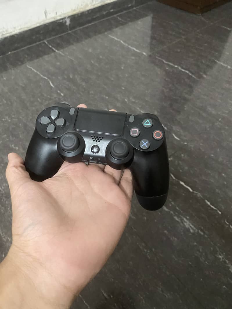 Ps4 controller  1 week used only 1