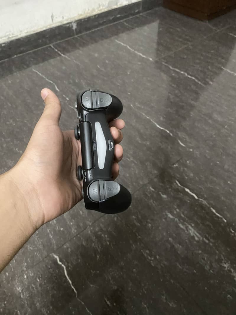 Ps4 controller  1 week used only 2