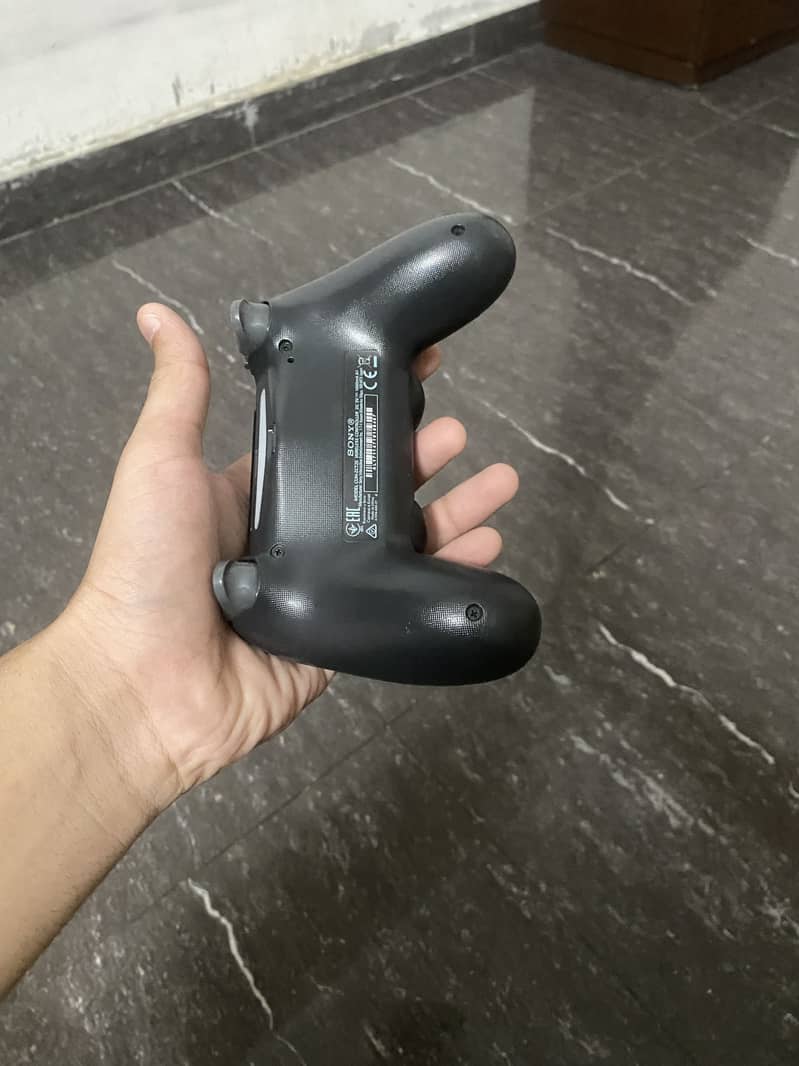 Ps4 controller  1 week used only 3