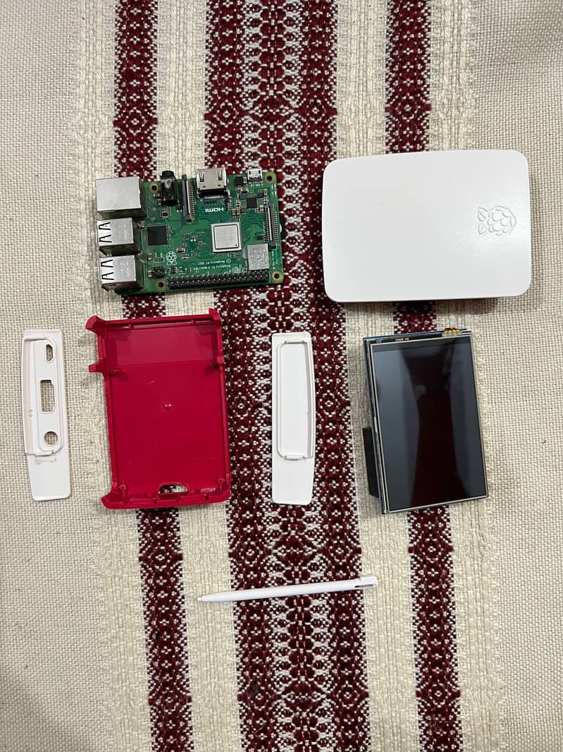 Raspberry Pi 3B+ Bundle: 32GB, 3" Touch LCD, Casing, OS Ready 1