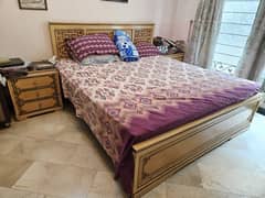 Family used Beautiful bed set with mattress