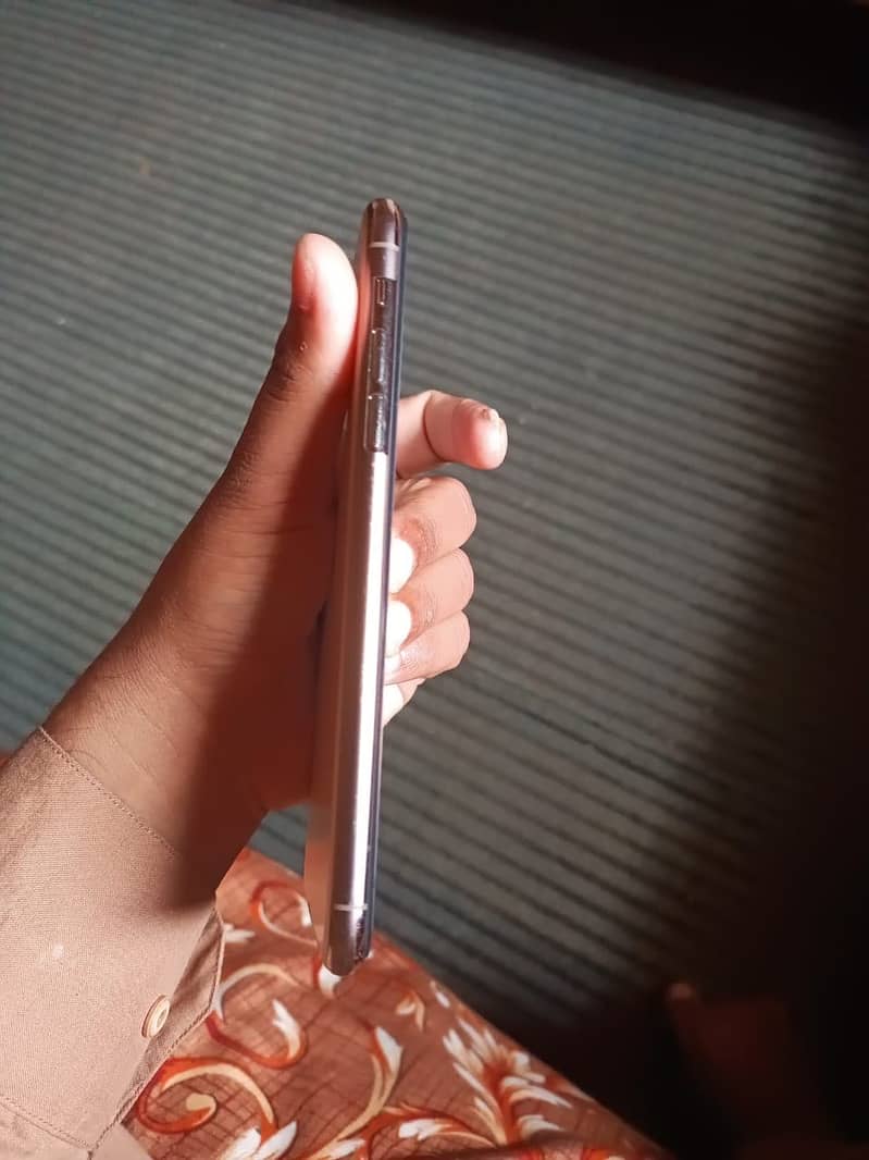 Iphone 11 pro max exchange possible only with iphone read add 2