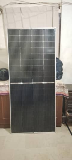 280W Solar Panel - 21.4% Efficiency - Excellent Condition"