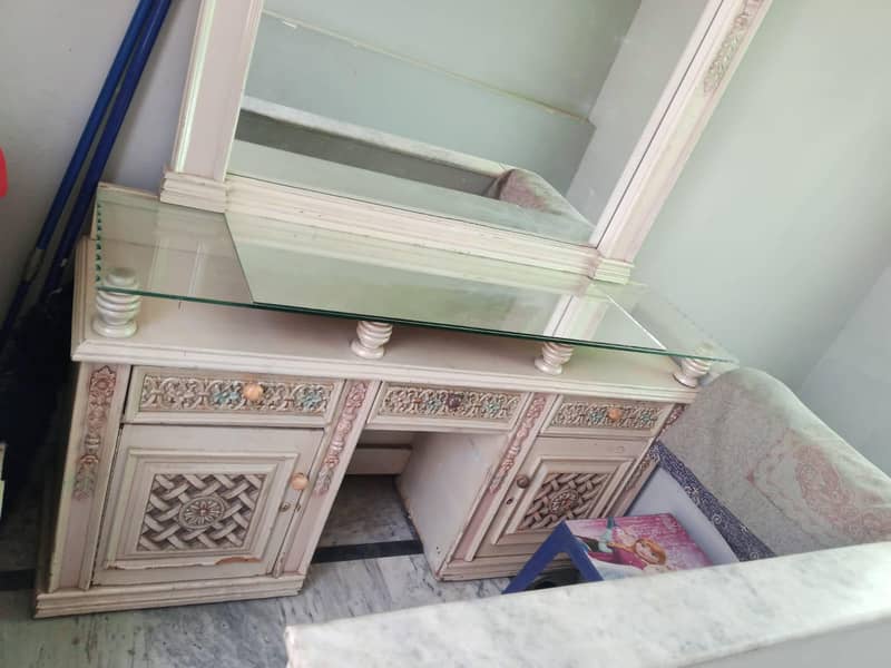 King Size Bed, Dressing Table, Side Tables, small Table, Big Table 3
