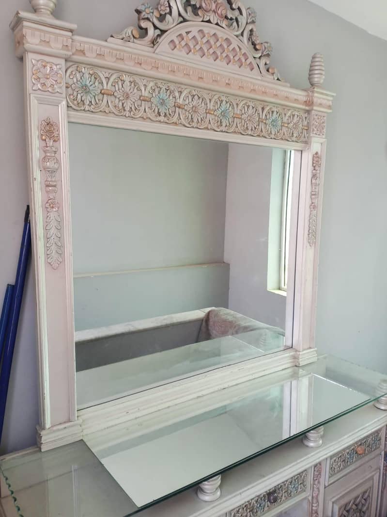 King Size Bed, Dressing Table, Side Tables, small Table, Big Table 4