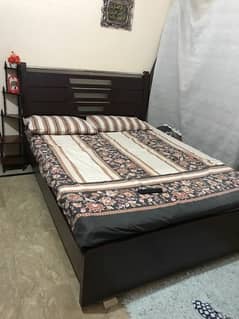 Bed Queen size