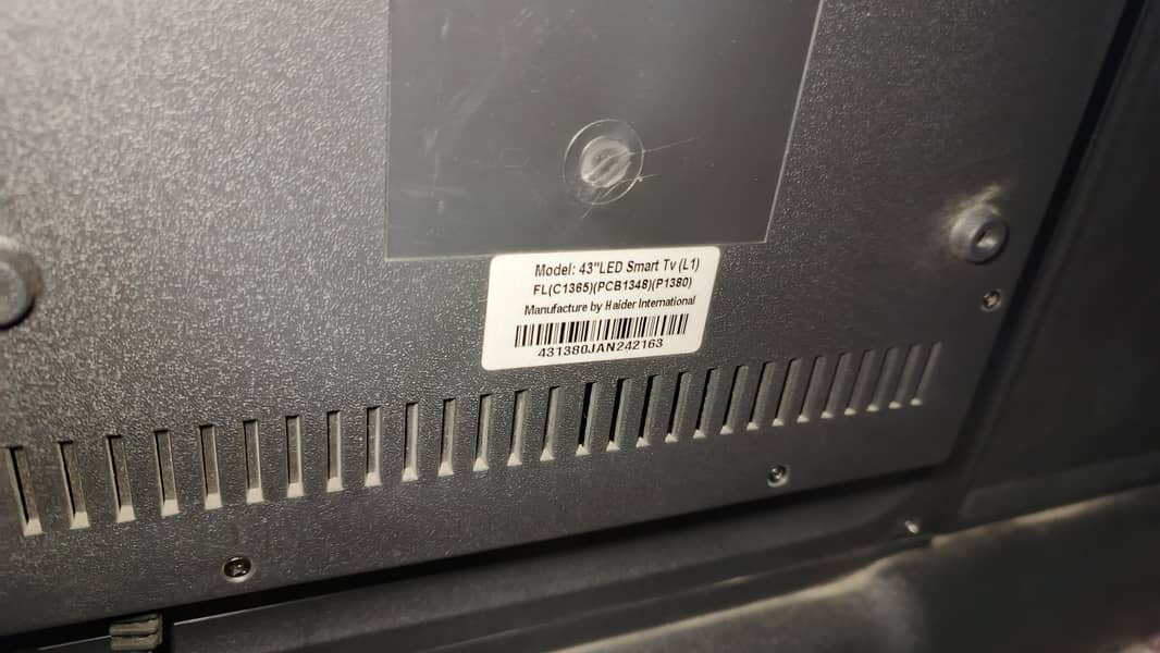 LCD 43" Chaina just like New condition 2