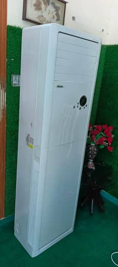 gree heat and cool 2 ton cabinet R410 gass like a new condition