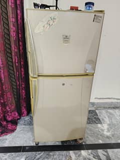 Dawlance Fridge Medium size