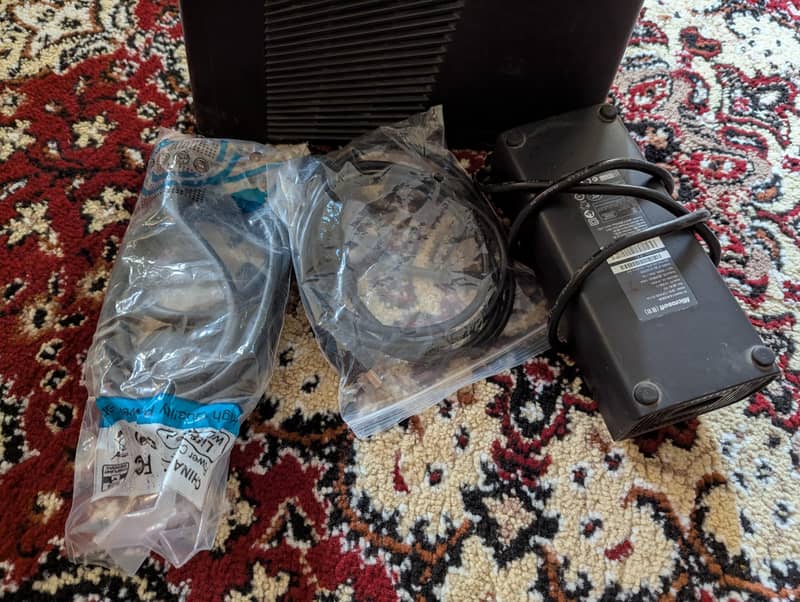 Xbox 360 with 2 controller,8 games in CD and many game in HDD 1