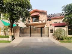 A Prime Location 1 Kanal House Located In PCSIR Housing Scheme Phase 2 - Block B Is Available For sale
