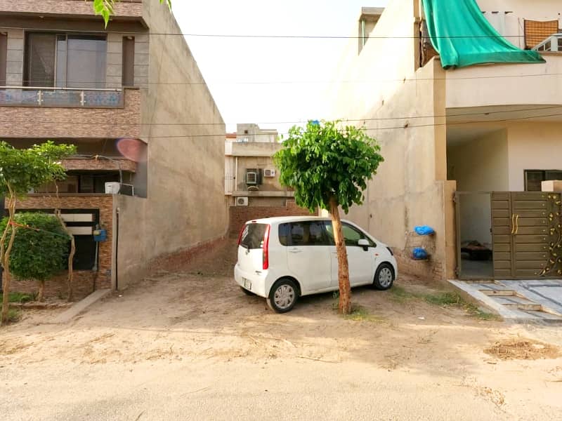 Plot # 211_LDA Approved: 5 Marla Plot at Jade Block with LESCO and Sui GAS Facility in Block. 0