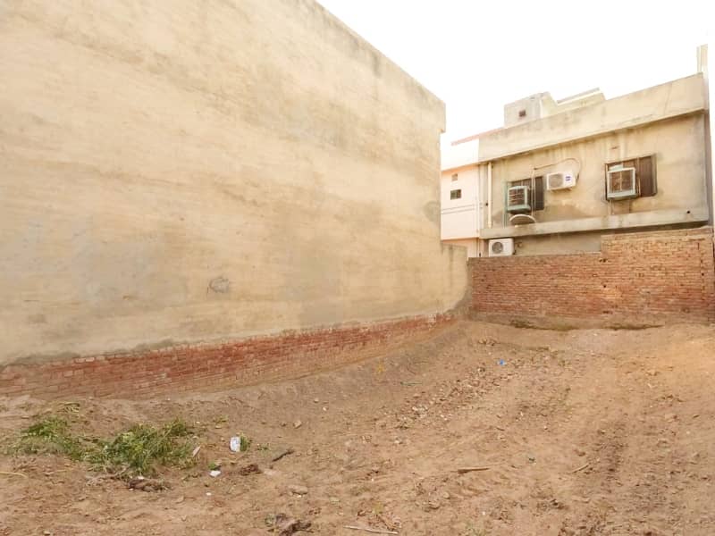 Plot # 211_LDA Approved: 5 Marla Plot at Jade Block with LESCO and Sui GAS Facility in Block. 4
