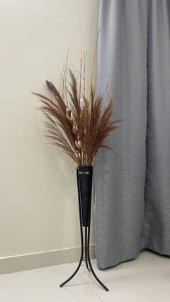 Flower vase with stand