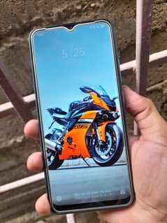 relame c21 4gb 64gb set nd original chgr  condition 10%9