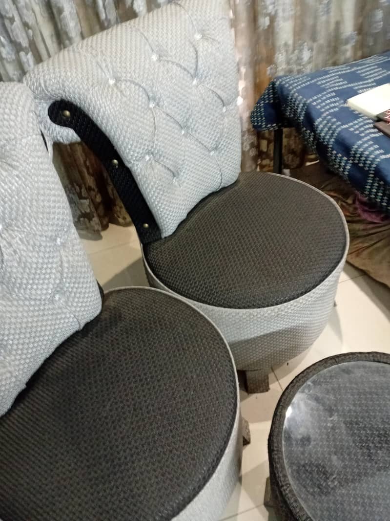 2 sofa with table condition  08c ma dak la 7