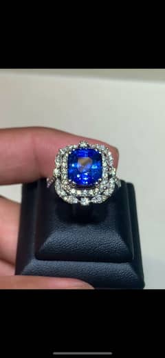 Natural Unheat Ceylon Sapphire with Diamond in pure white gold ring