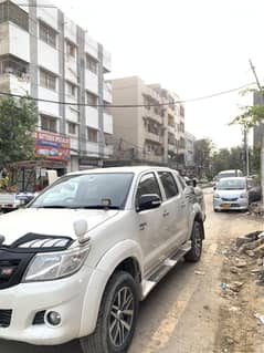 hilux vigo automatic model 2015