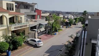10 Marla Triple Story With Basement Located On Main Road House For Sale. Investor Rate 4.45 Crore Negotiable.