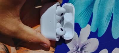 Air pods pro 2 new condition with cover 3 din pehle Liya he