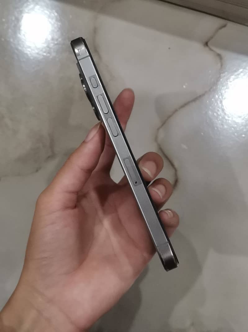 iPhone 15 pro in 10/10 condition 92 battery health cycle count 268 1