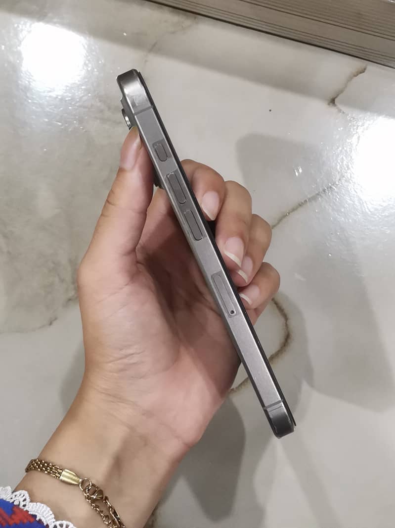 iPhone 15 pro in 10/10 condition 92 battery health cycle count 268 8