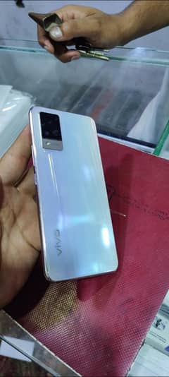 Vivo V21