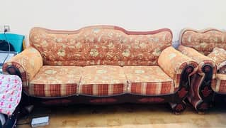making in strong structure sofa set in good condition,
