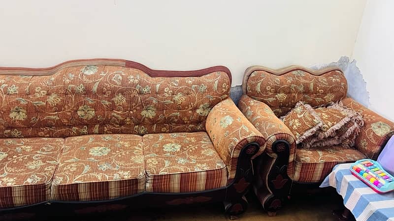 making in strong structure sofa set in good condition, 3