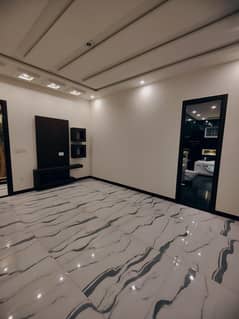 10 MARLA BRAND NEW 5 BEDS DOUBLE DD TVL KITCHEN + SERVANT ROOM MORE