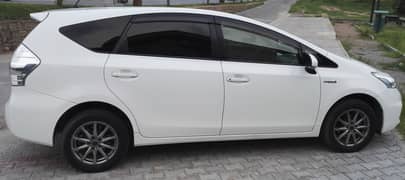 Toyota Prius Alpha 2012