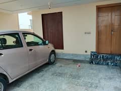 I RENTOUT 10MARLA HOUSE IN BAHRIA ORCHARD PHASE FOR MORE PICS PLEASE CONTACT ME