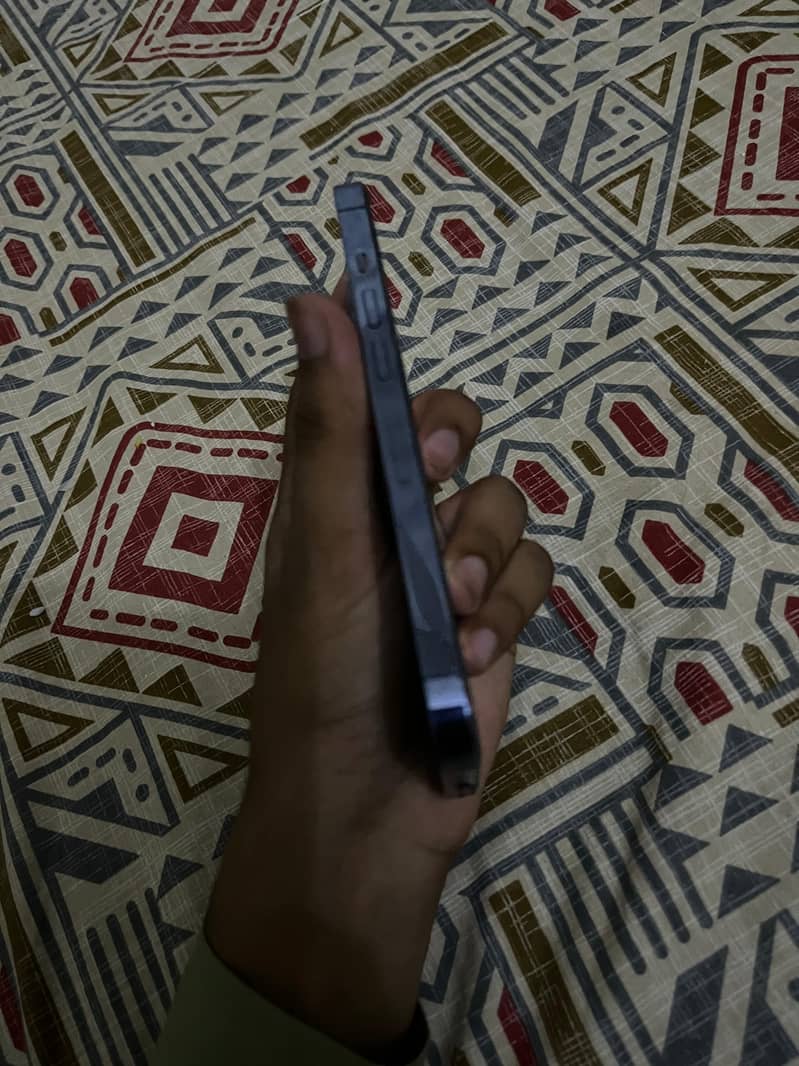 iPhone 13 Pro – non pta – Genuine Set but power button not working . 2