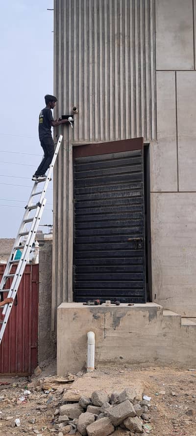 cctv k kam k lia larko ki zarorat ba helper or tecqnician dono ki zaro