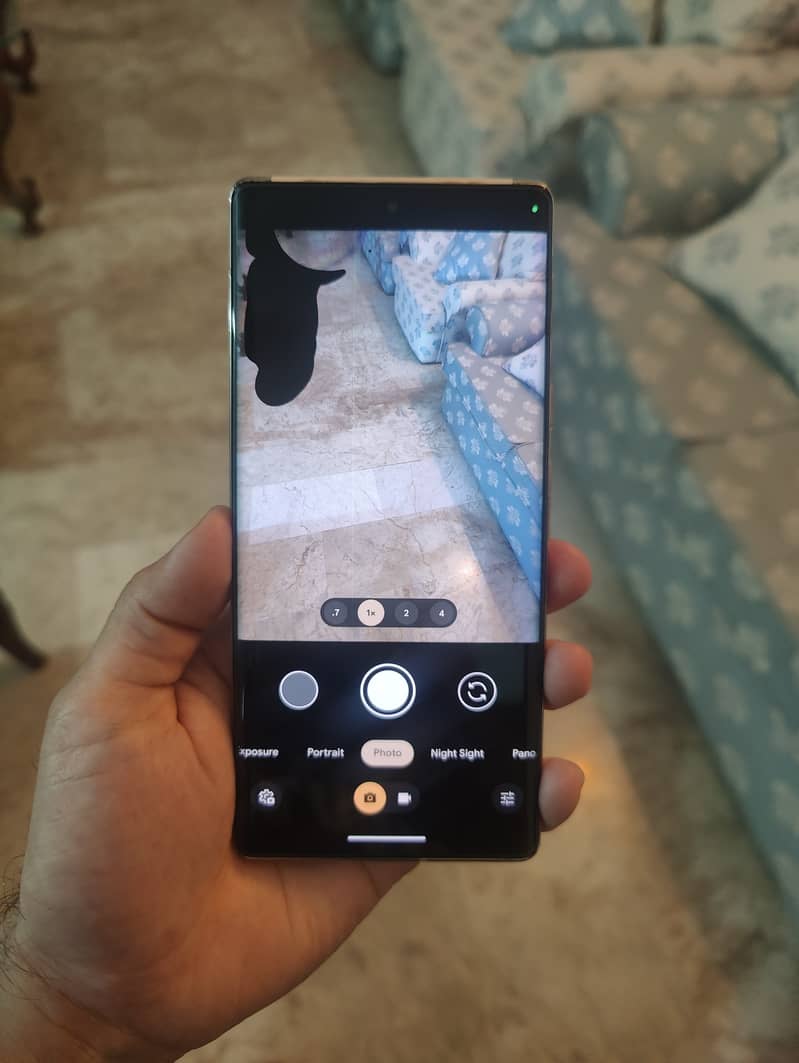 Google Pixel 6 Pro. Pixel 6 pro dotted LCD. display issue 2