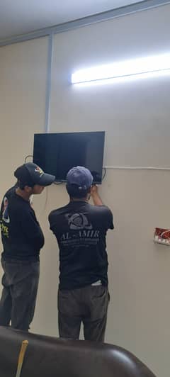 cctv helper or teqnician ki zarorat ha
