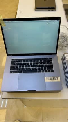 Apple MacBook pro A1990