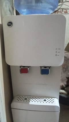 Pel water dispenser