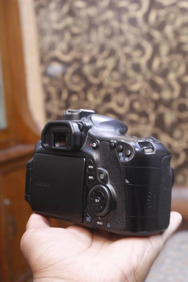Canon 60d with 18x55mm lens best DSLR. 4
