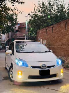 Toyota prius solar penal sunroof pearl white