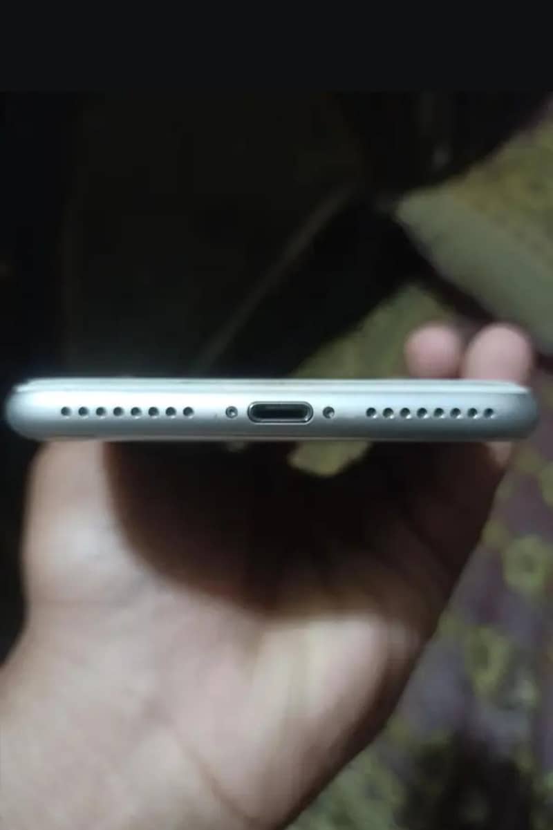 iPhone 8 plus 10/10 condition 2
